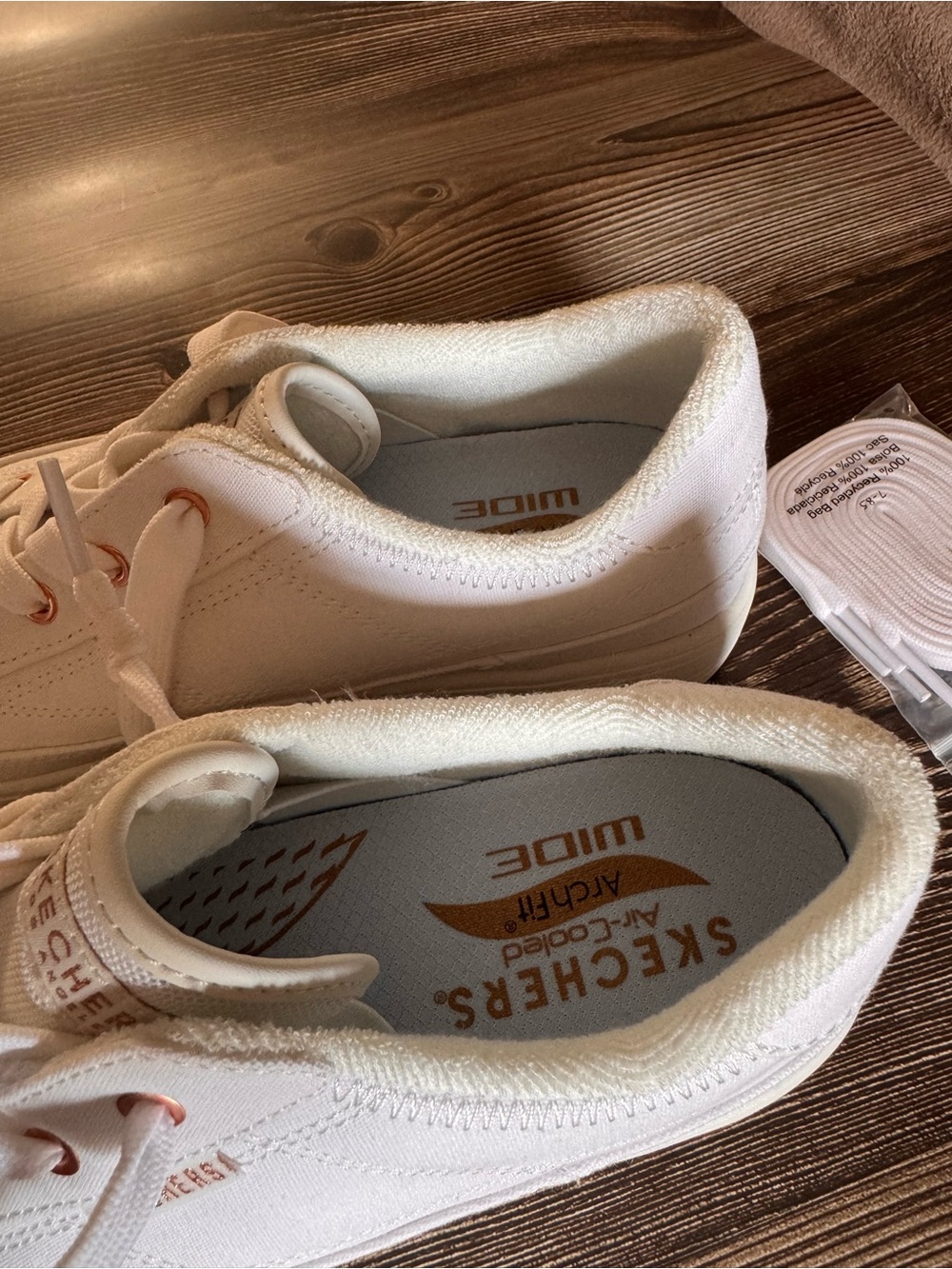 Skechers White Canvas Arch Fit Arcade-Meet ya There..Size 8, new no tags - Picture 10 of 12